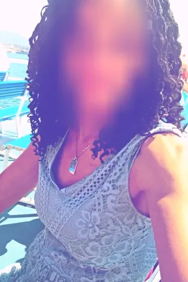 Amina, 34