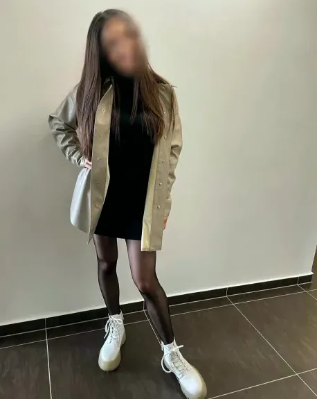 Amira, 32