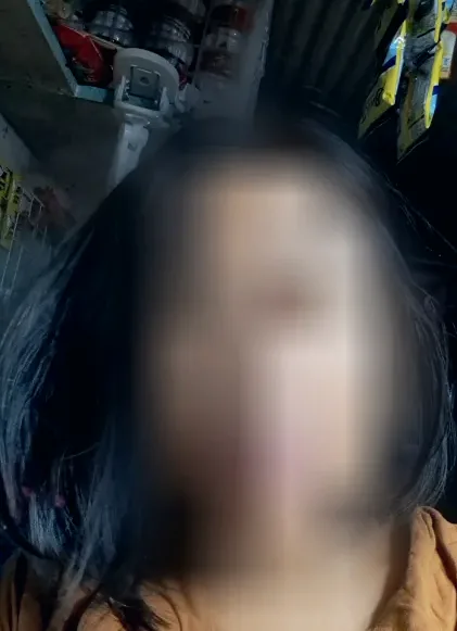 Anna, 32