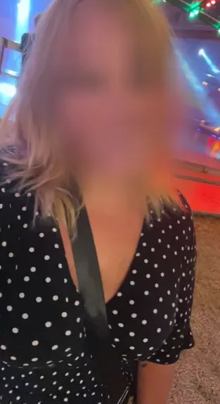 Caroline, 28