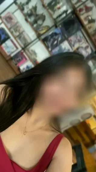 Caroline, 28