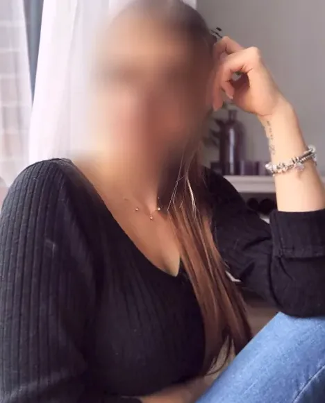 Elif, 30