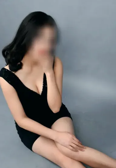 Emilia, 30