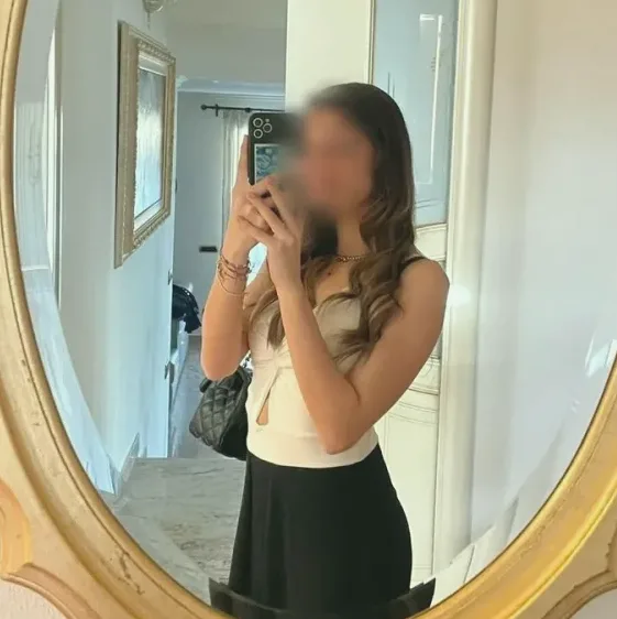 Laura, 19