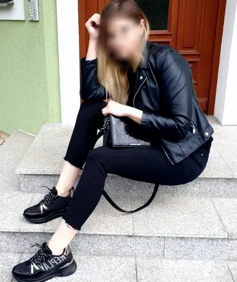 Nora, 37
