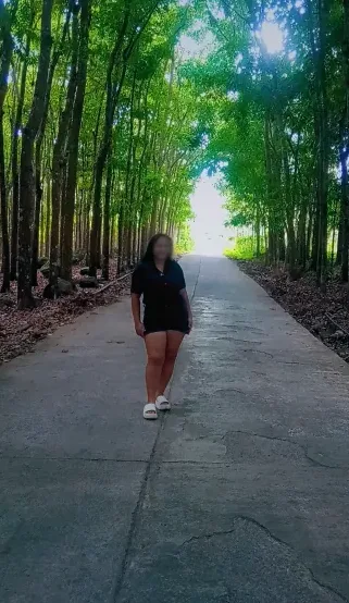 Rosa, 23