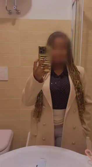 Signe, 27