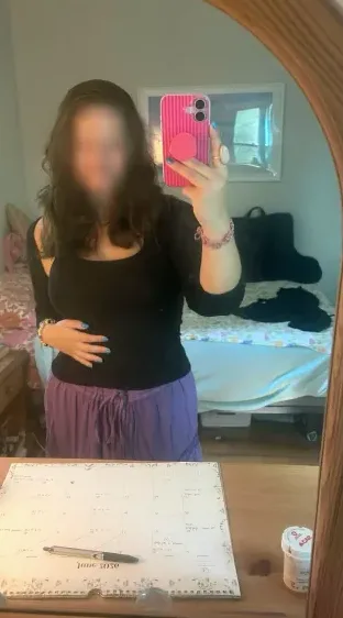 Simone, 27